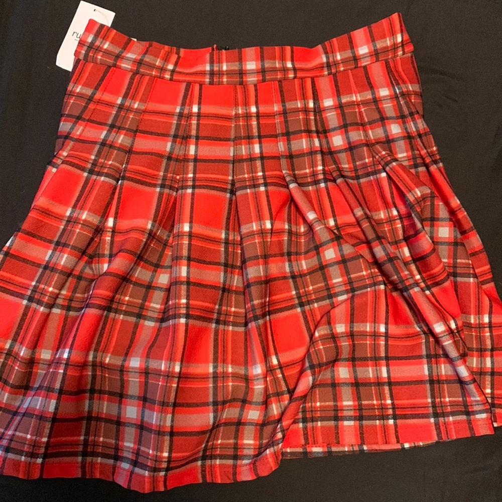 high wasted flow mini skirt, good condition never worn